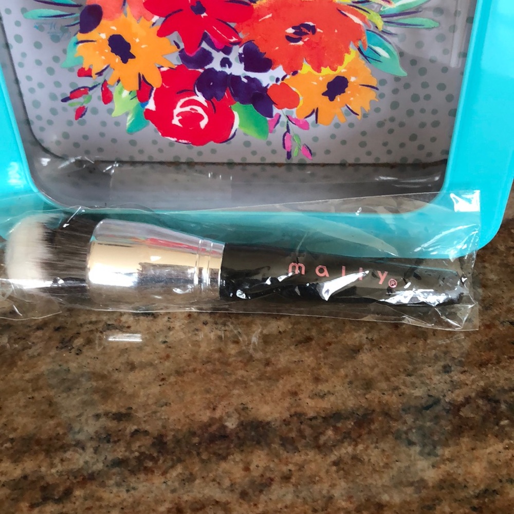 Mally foundation brush